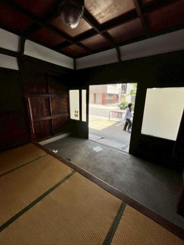神田店舗付住居の玄関