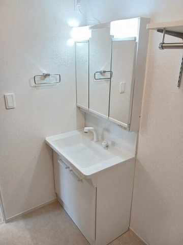 コルマールの洗面所|明るい洗面所です