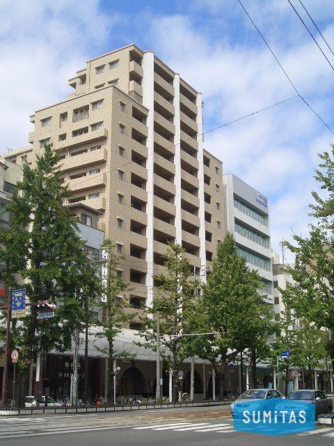 アルファステイツ市駅前