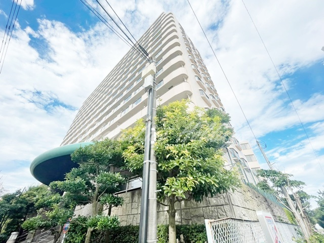 藤沢市片瀬海岸１丁目の賃貸マンションのエントランス