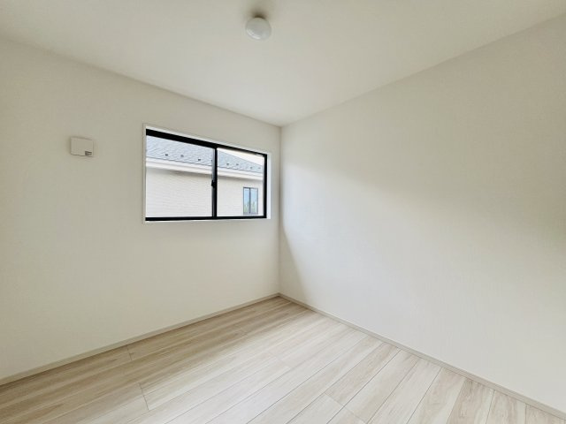 高崎市島野町の洋室|お子様の一人部屋デビューにも最適♪