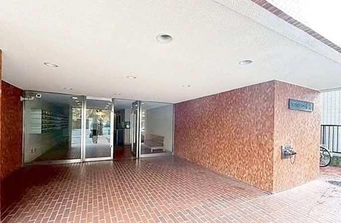 マンションニュー本郷のエントランス|エントランスです