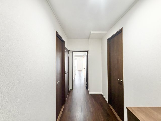 上前津サンハイツの玄関