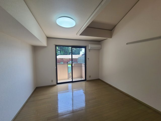 セジュール城山の洋室|洋室　8帖