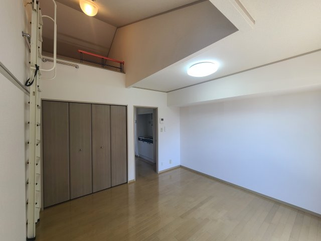 セジュール城山の洋室|洋室　8帖