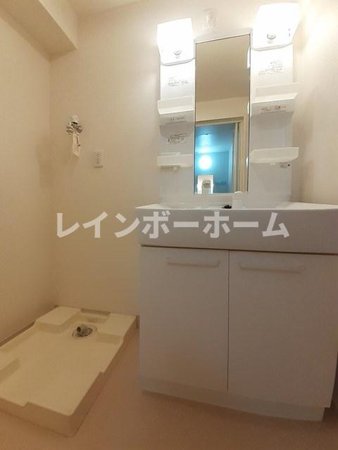 ソリヤ　エスティ　【非対面対応】接客・申込・契約オンライン！LINE×相談可！の洗面所|明るい洗面所です