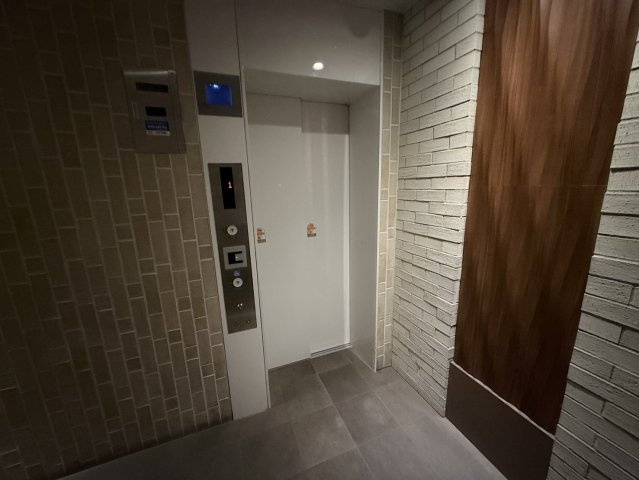 クロスレジデンス神戸元町のロビー