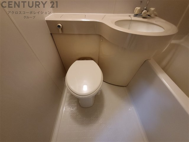 浴室内にトイレがあります☆