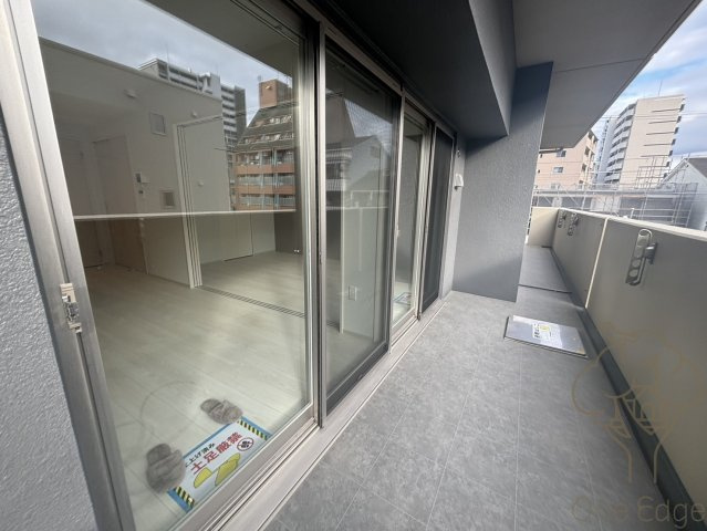 ラフィネール大阪十三のバルコニー