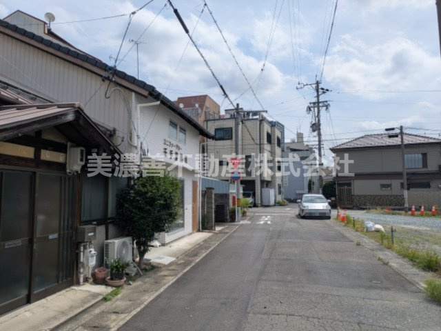 ６７０５６　岐阜市千手堂中町店舗住宅の外観