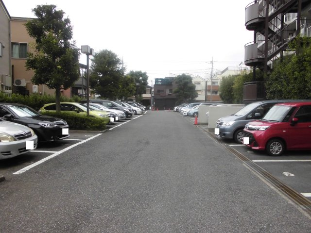 ハイラーク新赤羽の駐車場