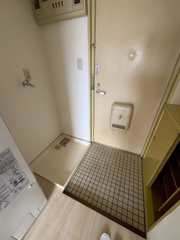 アークファーストの玄関