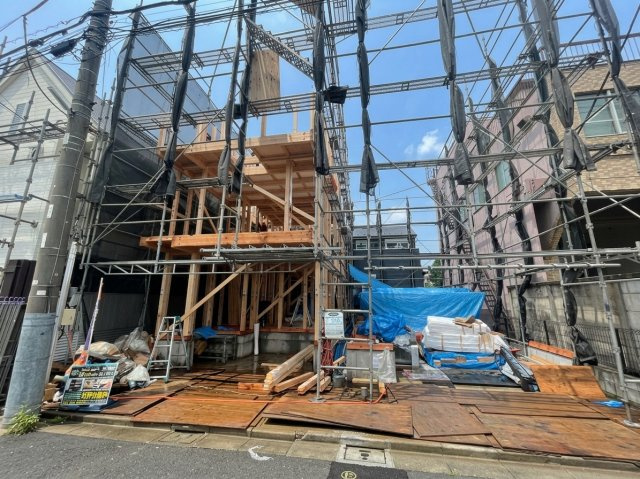 板橋区東山町 全2棟 A号棟の間取り|建物面積109.84㎡（建物面積に車庫面積9.31㎡を含む）3階建て4LDK（納戸表記を含む）
2階にLDK+水廻りを配した家事動線の良い間取りです