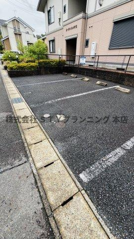 仲介手数料0円！ガーデンソレジオBの駐車場