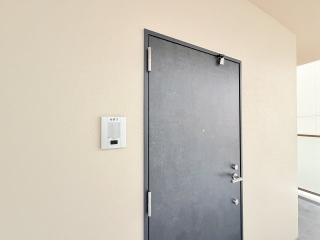 セレニテ神戸駅前アリエの玄関