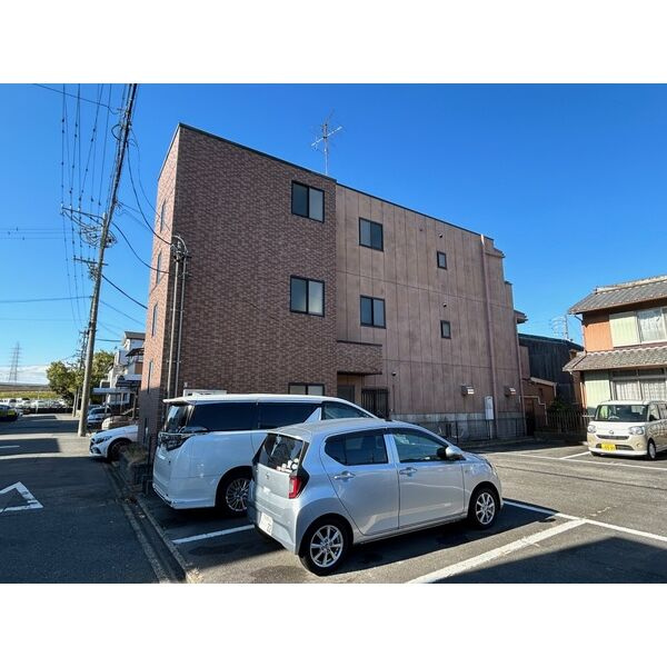 プレナス野田の駐車場