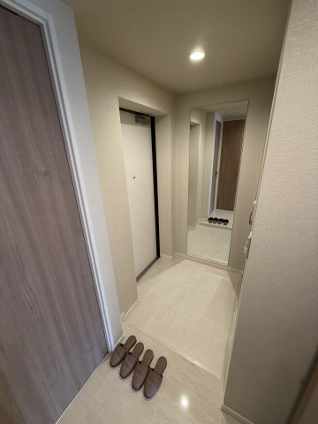 マジェスティ新宿御苑パークナードの玄関