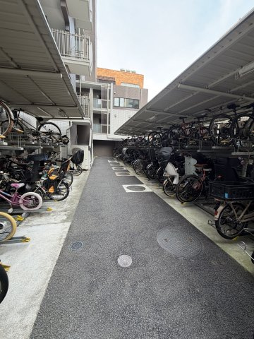 マジェスティ新宿御苑パークナードの駐輪場