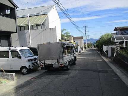 広島市佐伯区薬師が丘４丁目　新築一戸建ての前面道路含む現地写真