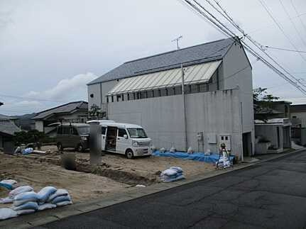 広島市佐伯区薬師が丘４丁目　新築一戸建ての前面道路含む現地写真