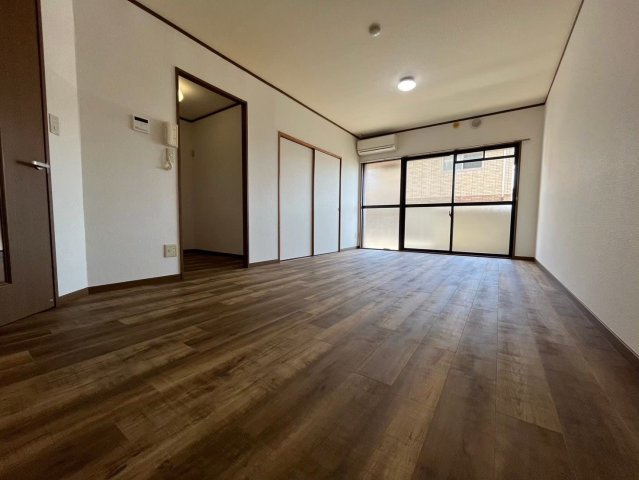 オレンジヒル新宮の居間・リビング