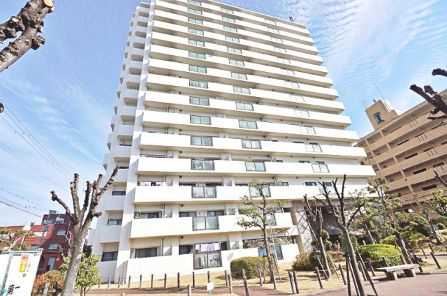 ファミールパーク鶴見の外観