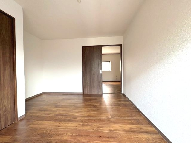 中野町戸建の洋室