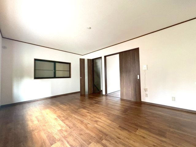 中野町戸建の居間・リビング