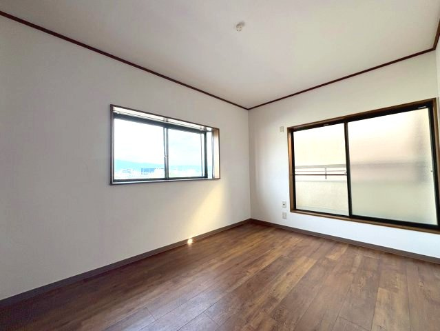 中野町戸建の洋室