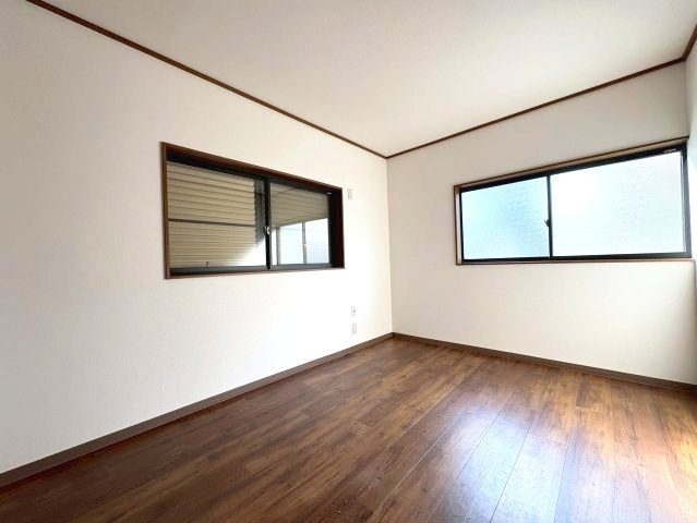 中野町戸建の洋室