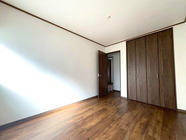 中野町戸建の洋室