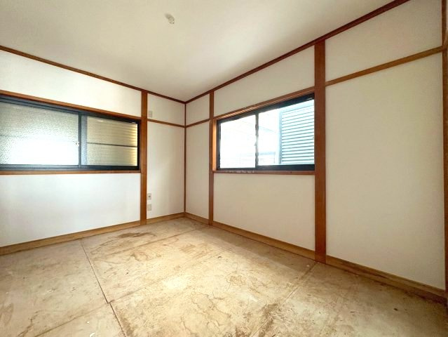 中野町戸建の洋室