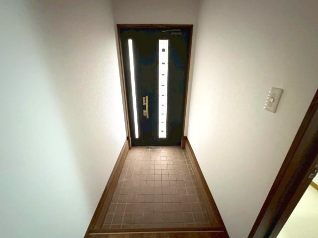 中野町戸建の玄関