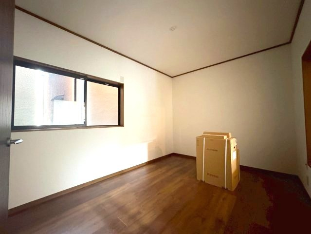 中野町戸建の洋室