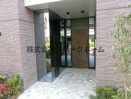 LAPiS三鷹のエントランス