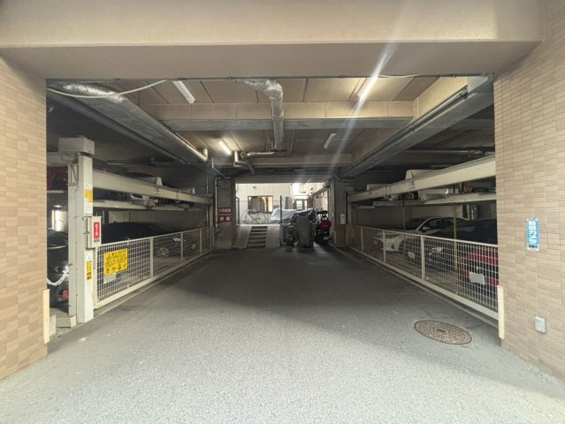 クリオ三ノ輪壱番館の駐車場
