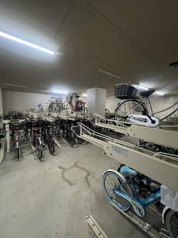 ライオンズタワー赤羽の駐車場