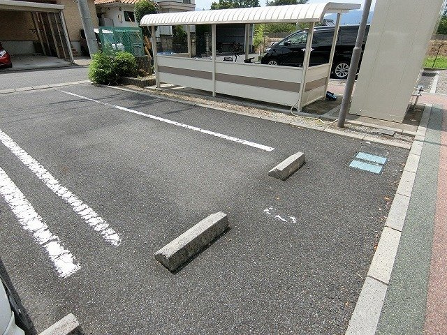 グランディールの駐車場