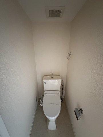 多摩市関戸３丁目の賃貸マンションのトイレ