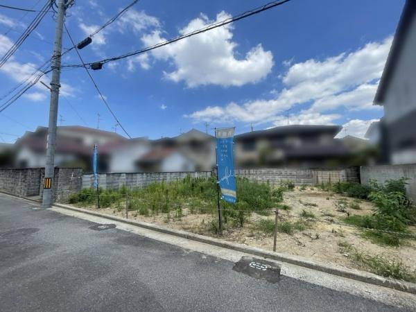 【前面道路含む現地写真】 | 全面道路：幅員約4.0ｍ！前面道路は交通量も少なく、安心してお住まい頂けます!