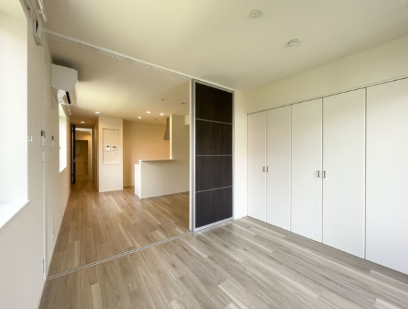 アイティム南麻布の洋室|★明るいフローリングの角部屋です★