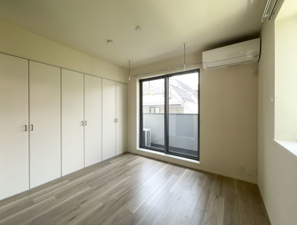 アイティム南麻布の寝室|★明るいフローリングの角部屋です★