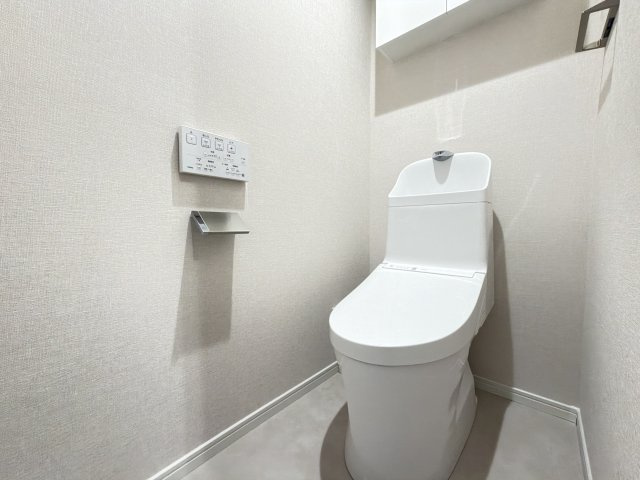 ロワールマンション野間のトイレ|【新品】新品交換したトイレは清潔で温水洗浄便座付きです。
