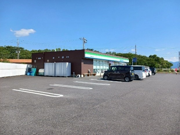 ローズガーデン　ＴＫの周辺|ファミリーマート霧島ヶ丘前店まで100m