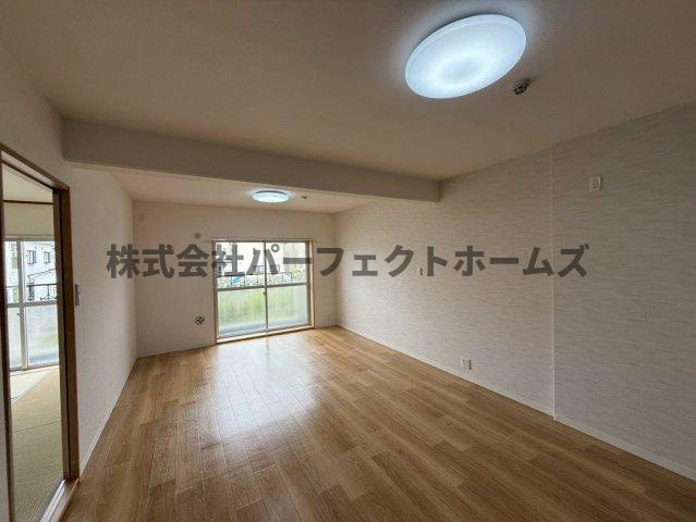 グリーンコート C棟の居間・リビング|使いやすいリビングです