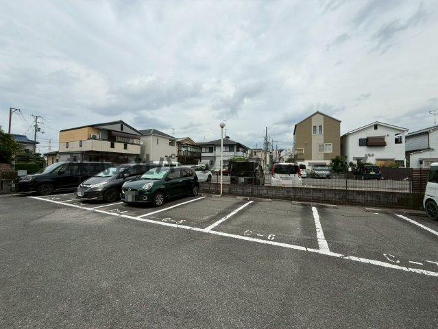 グリーンコート C棟の駐車場|駐車場です