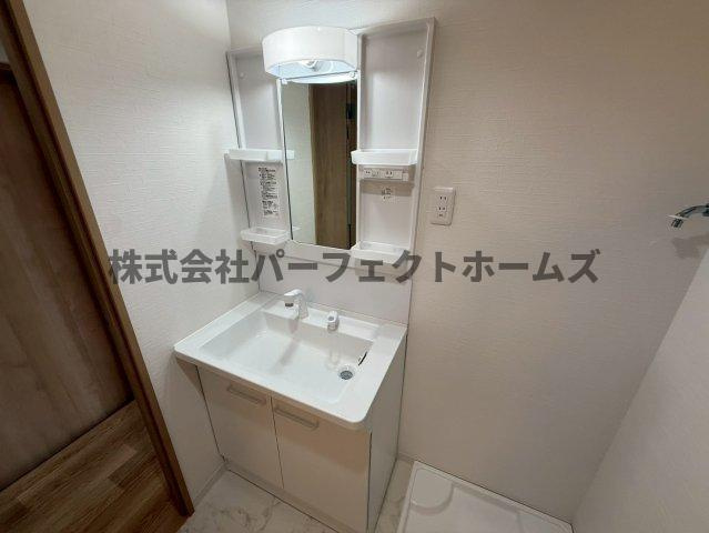 グリーンコート C棟の独立洗面台|独立洗面台あり、毎朝おしゃれに忙しい女性の方におすすめです