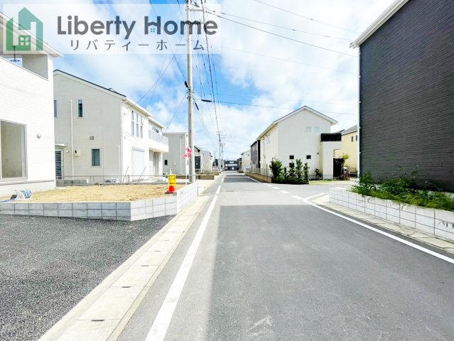 神栖市土合本町第8　新築戸建　4号棟の前面道路含む現地写真