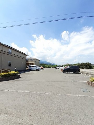 パール　Ｆ・Ⅰの駐車場