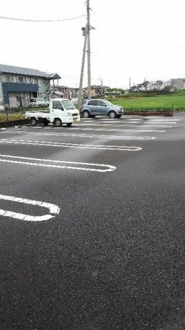 エルミタージュ・トミの駐車場